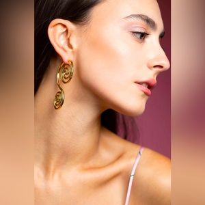 NWT Stunning Cult Gaia Earrings